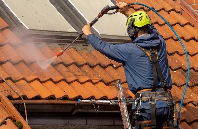 Démoussage et hydrofuge de toiture à Escale